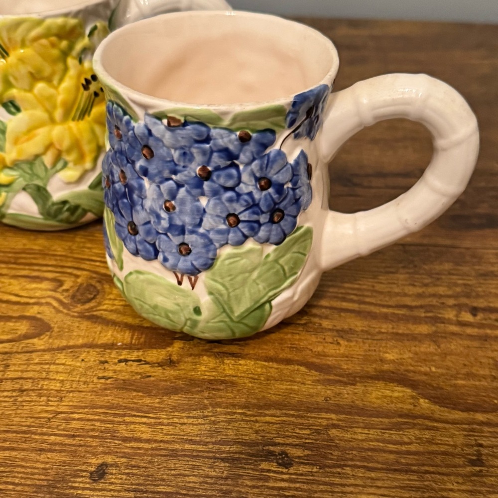 Shafford Fleurs du Jour Floral Relief Mugs Set of‎ 4 Handpainted 1988 Vintage - Picture 2 of 11